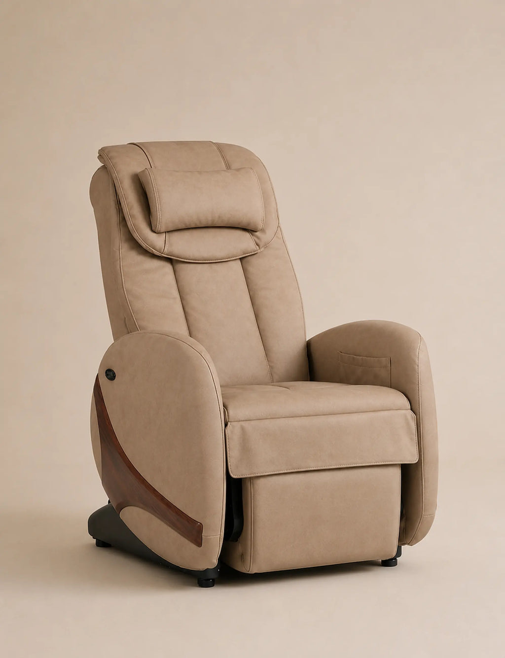 Fauteuil de massage Kin Relax de Supra France, coloris champagne avec insert bois, scan corporel et position zéro gravité, vue de trois-quarts