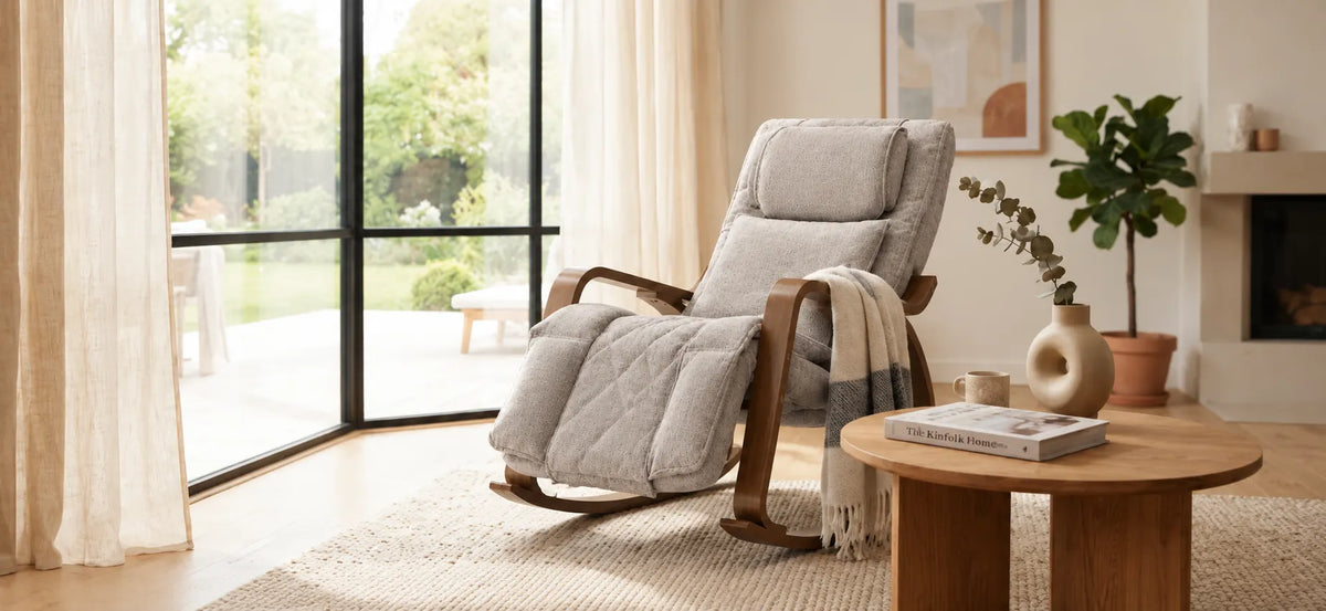 Fauteuil massant Youki SUPRA dans un salon lumineux